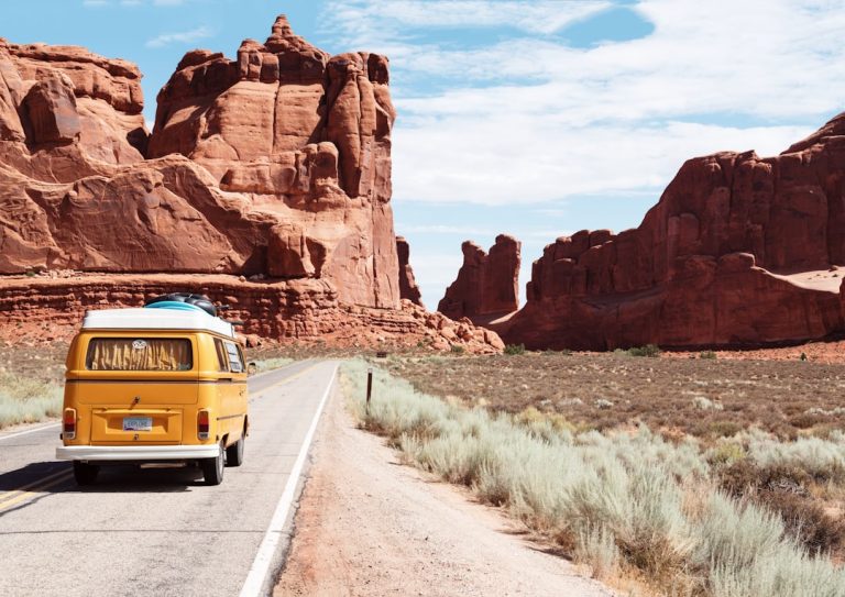 Influencer Travel Service: The Secret to Unforgettable Adventures on a Budget